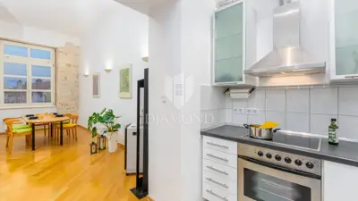 Apartment 88 m², Svetvinčenat - view of the square and castle - 21