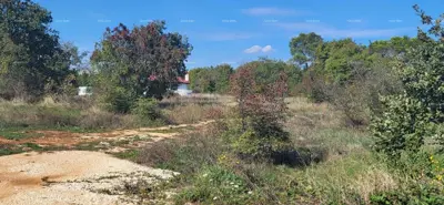 Građevinsko zemljište 771 m², Hrboki kraj Barbana, uz put