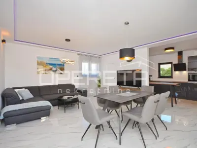 Wohnung 75 m², Srima, 50 m vom Strand und Terrasse 20 m²
