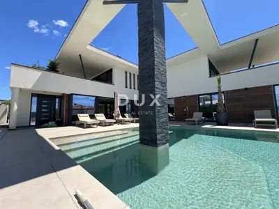 House for sale in Krk - Okolica, 370 m²