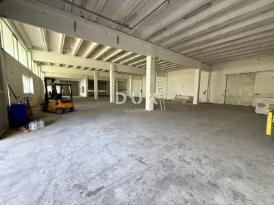 Kvarner, Novi Vinodolski, commercial building 3,776 m², yard 9,362 m² - 6