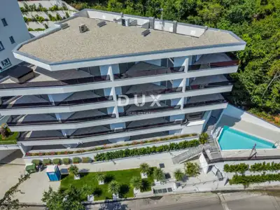 Wohngebäude 968 m², Opatija - Centar, Pool und Aufzug