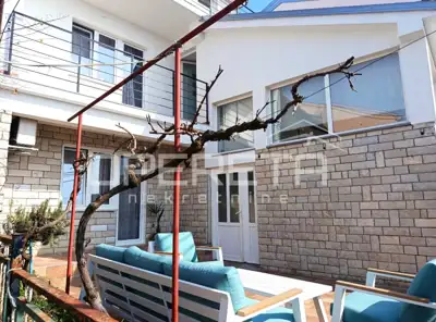 Kuća 300 m², Režanci kod Svetvinčenta, potpuno renovirana i namještena - 2