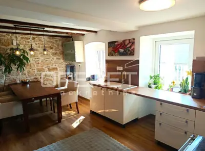 Kuća 300 m², Režanci kod Svetvinčenta, potpuno renovirana i namještena - 13