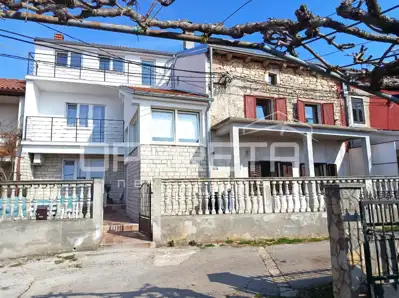 Kuća 300 m², Režanci kod Svetvinčenta, potpuno renovirana i namještena