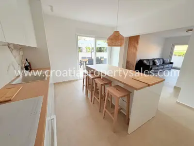Kuća 267 m², Podstrana uz more, privatni put do plaže - 9