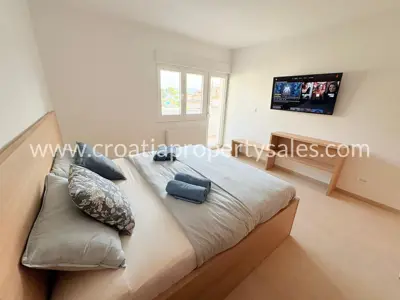 Kuća 267 m², Podstrana uz more, privatni put do plaže - 11