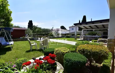 Kuća 290 m² u Umagu, prvi red do mora - 2