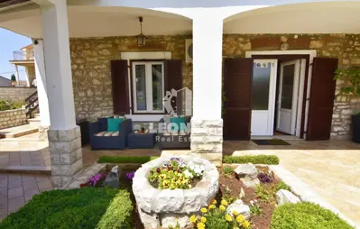 Kuća 290 m² u Umagu, prvi red do mora - 9