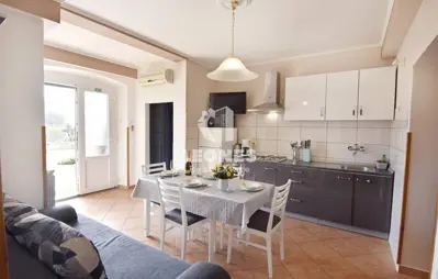 Kuća 290 m² u Umagu, prvi red do mora - 10