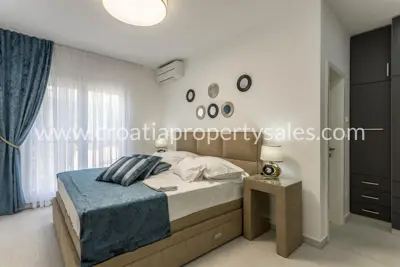 Villa 400 m², Omiš - pool and natural surroundings - 12