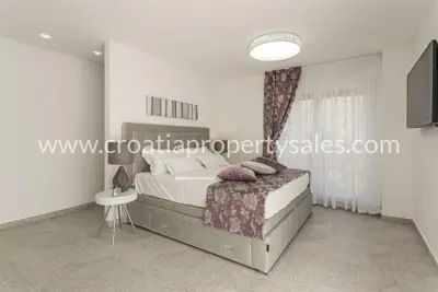 Villa 400 m², Omiš - pool and natural surroundings - 8