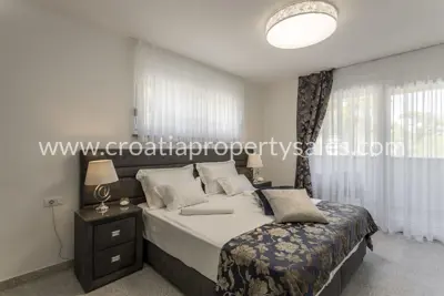 Villa 400 m², Omiš - pool and natural surroundings - 9