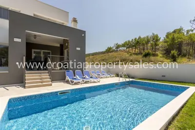Villa 400 m², Omiš - pool and natural surroundings - 3