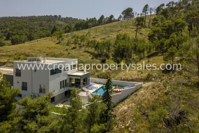 Villa 400 m², Omiš - pool and natural surroundings - 13