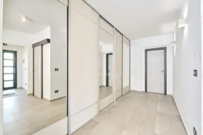 Kuća 380 m², Umag - bazen i miran dio grada - 9