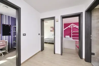 Kuća 380 m², Umag - bazen i miran dio grada - 19