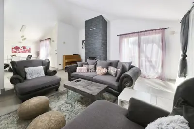 Kuća 380 m², Umag - bazen i miran dio grada - 7