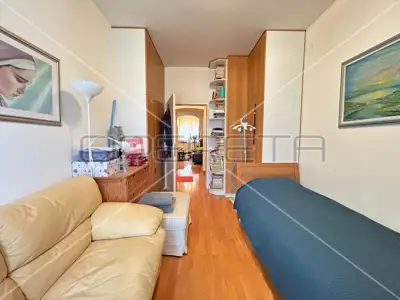 Stan 77 m², Donji grad - 3-soban, adaptiran - 6