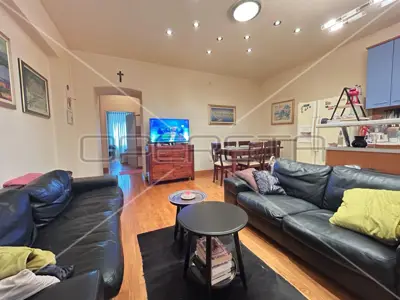 Wohnung zum Kauf in Donji grad, 77 m²
