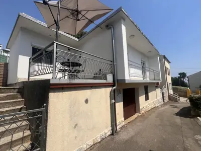 CRIKVENICA - Dvije kuće s garažom u blizini centra