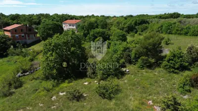 Building land 3,830 m², Marčana - by the road - 2