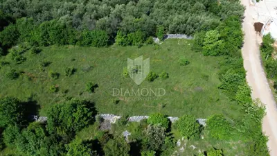 Building land 3,830 m², Marčana - by the road - 5