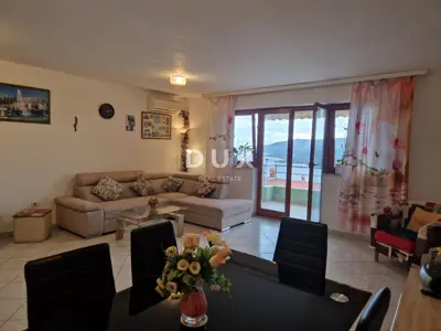 Apartment 74 m², Rabac - sea view and covered terrace