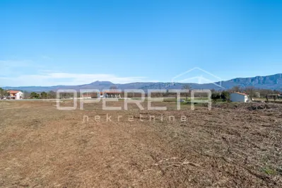 Zemljište 10.787 m², Kršan - mirna lokacija za investiciju