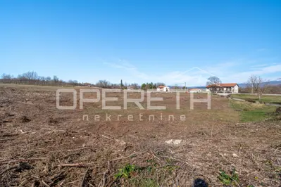 Zemljište 10.787 m², Kršan - mirna lokacija za investiciju - 2