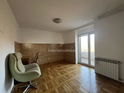VIŠKOVO, detached house with commercial space, 2 garages - 12