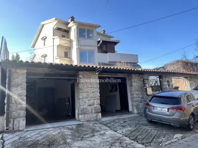 VIŠKOVO, samostojeća kuća s poslovnim prostorom, 2 garaže