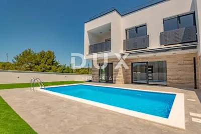 Villa 140 m², Vodice - Dachterrasse und Meerblick - 2