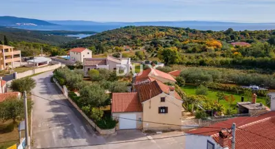 House 155 m², Kavran - two houses and yard 1,450 m²