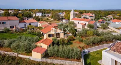 Kuća 155 m², Kavran - dvije kuće i okućnica 1.450 m² - 2