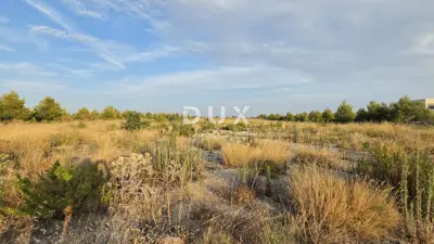 Dalmacija, Vodice, građevinsko zemljište, 800 m², privatnost