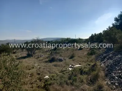 Landwirtschaftsfläche 3.440 m², Otok Brač - Aussicht und Olivenhain - 2