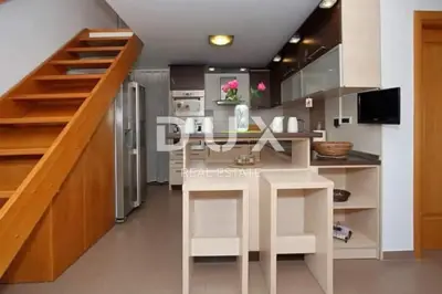 ZADAR, BORIK - Apartment in a prime location! Long-term rent! 4 bedrooms + living room, 130 m²