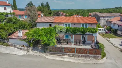 Buje, surroundings, house with two residential units and a pool - 6