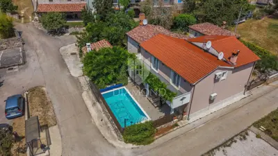 Buje, surroundings, house with two residential units and a pool - 4