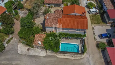 Buje, surroundings, house with two residential units and a pool - 3