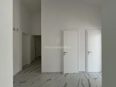 Haus 372 m², Zambratija - 3 Apartments und Pool - 5