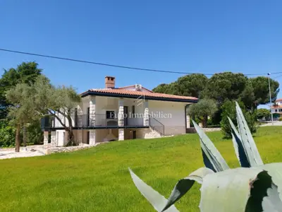 Haus 372 m², Zambratija - 3 Apartments und Pool - 21
