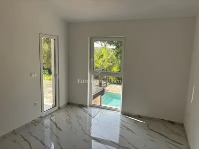 Haus 372 m², Zambratija - 3 Apartments und Pool - 2