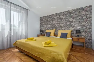 Na prodaju kuća s apartmanima u Štinjanu. - 13