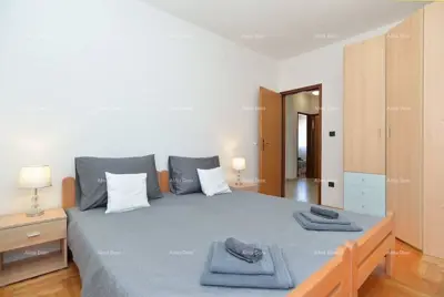 Na prodaju kuća s apartmanima u Štinjanu. - 2
