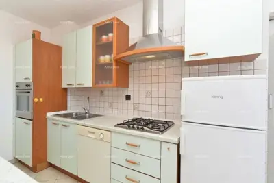 Na prodaju kuća s apartmanima u Štinjanu. - 6