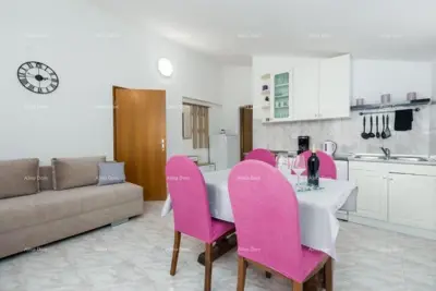Na prodaju kuća s apartmanima u Štinjanu. - 12