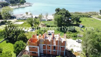 Wohnung 123 m², Šibenik - erste Reihe zum Meer und zum Strand