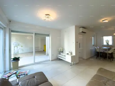 House 130 m², Premantura - open sea view - 11